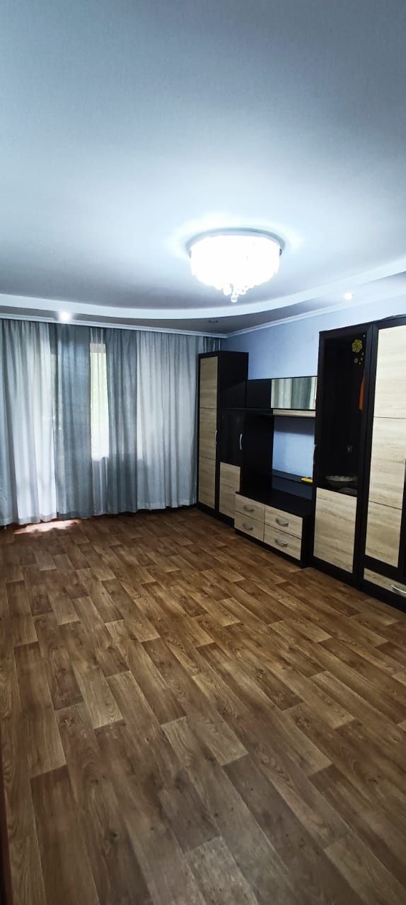 Продаю 3х комнатную квартиру большую на Юго-Востоке,  напротив рынка А