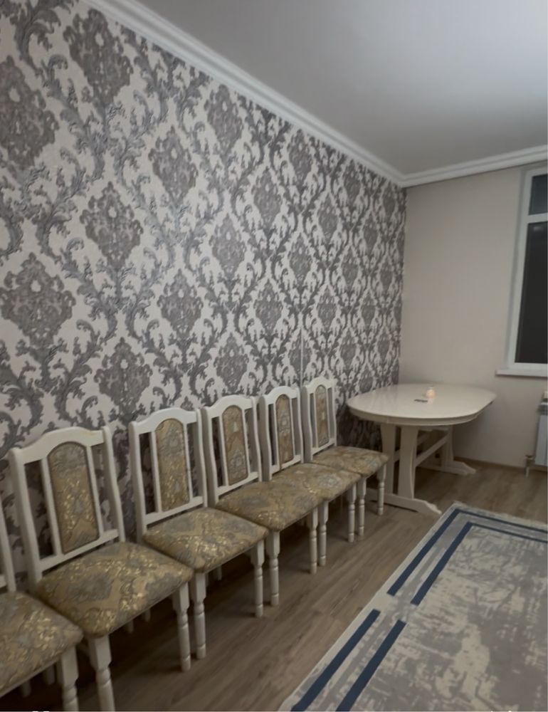 Стол с 10 стульями