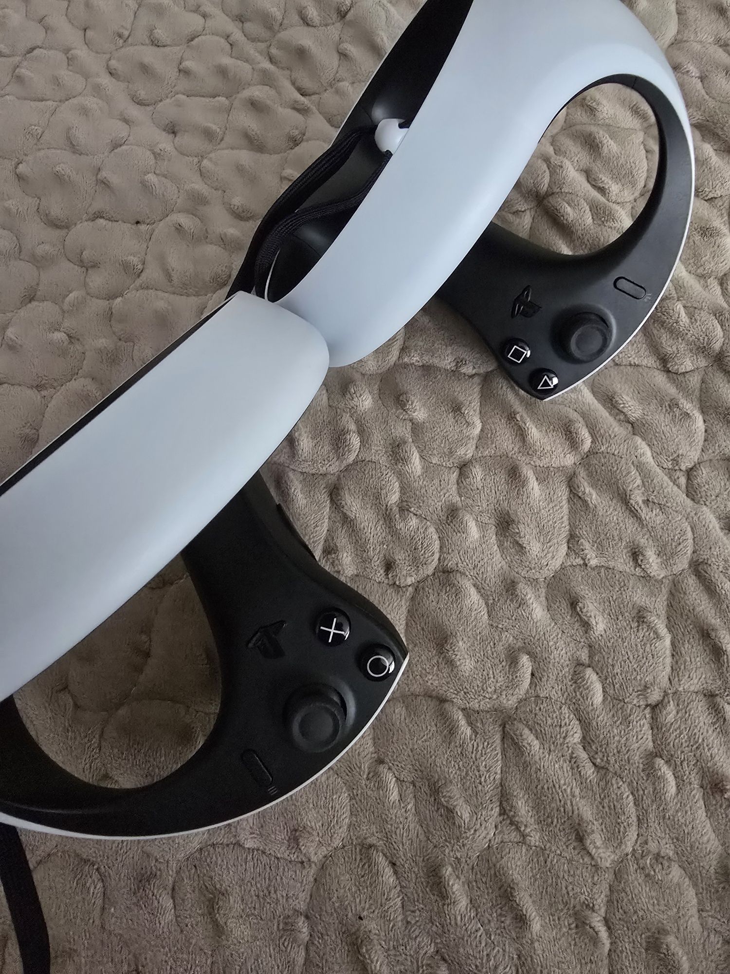 Playstation vr 2 в идеальном состоянии, пользовались 2 недели.