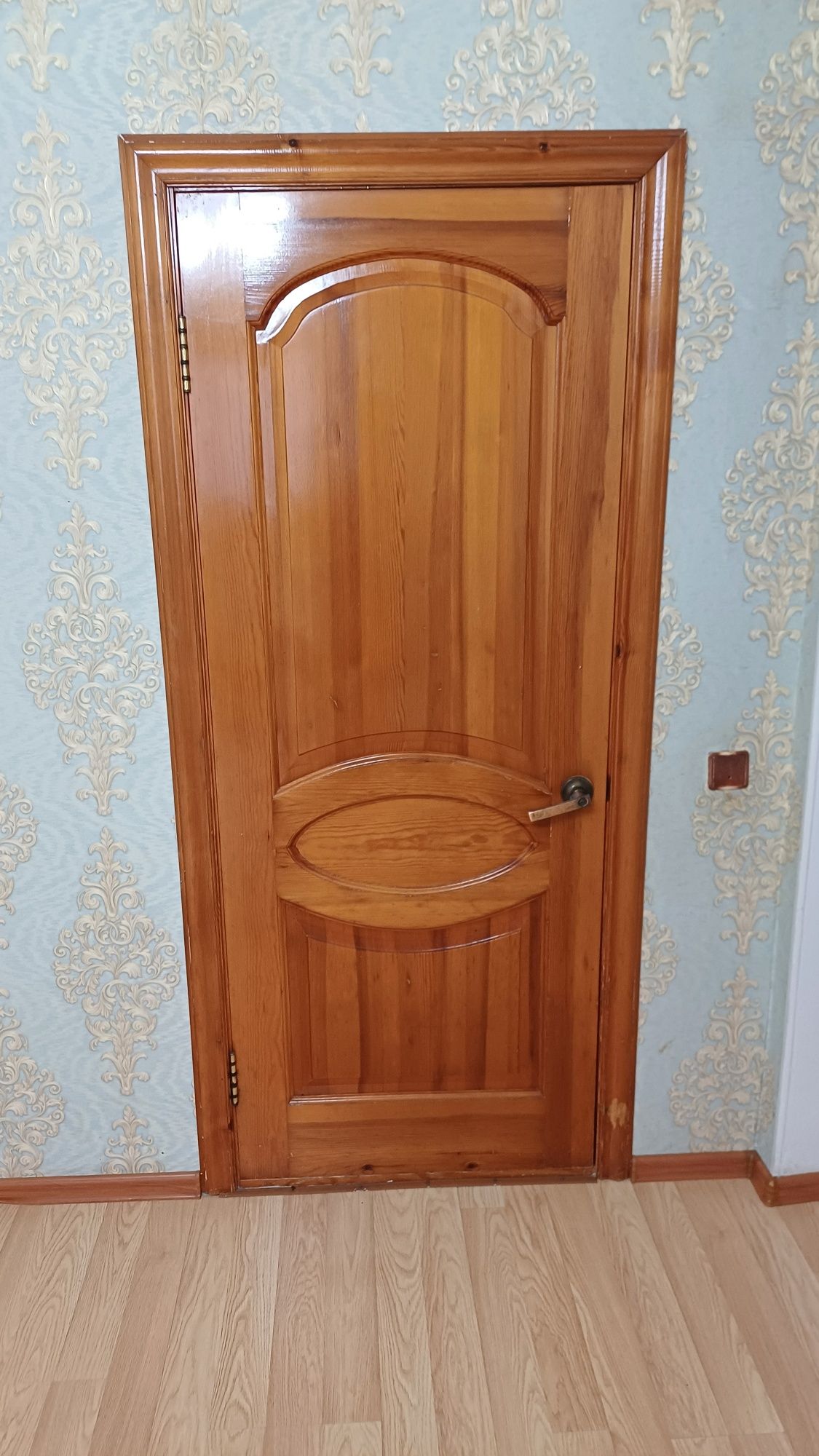 Продам Межкомнатные дверей 8шт