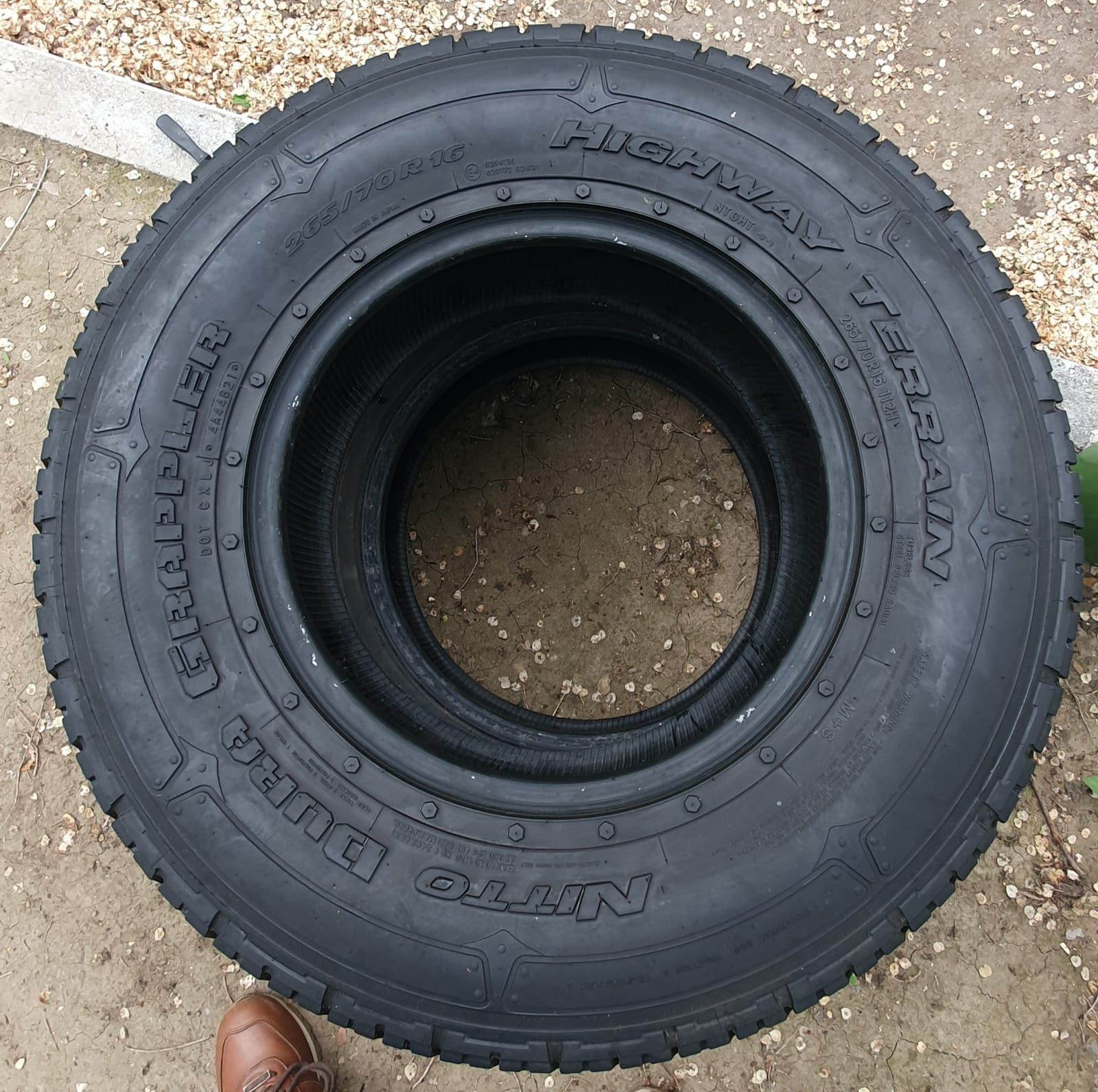 Продам резину
NITTO DURA GRAPPLER
 265/70/16.
2 месяца в пользовании.