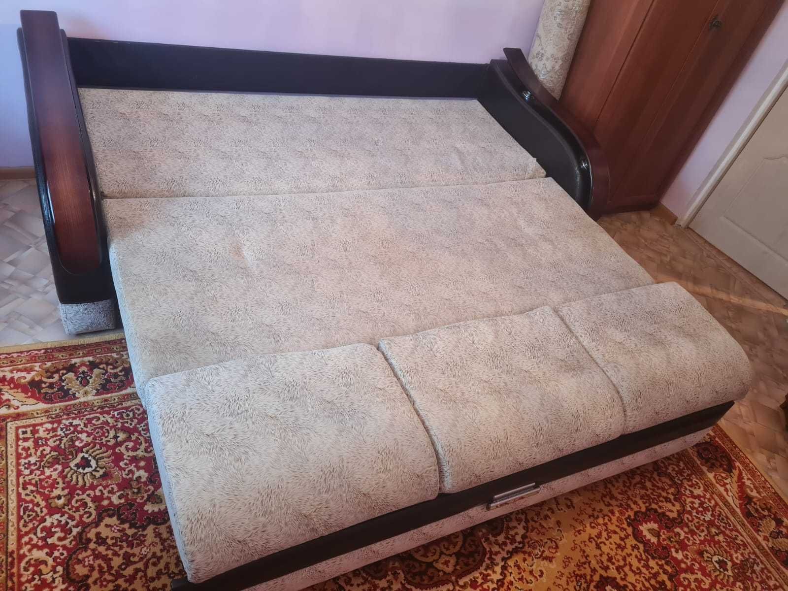 Продам Диван для гостиной