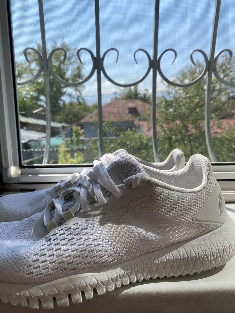 Новые кроссовки Reebok
