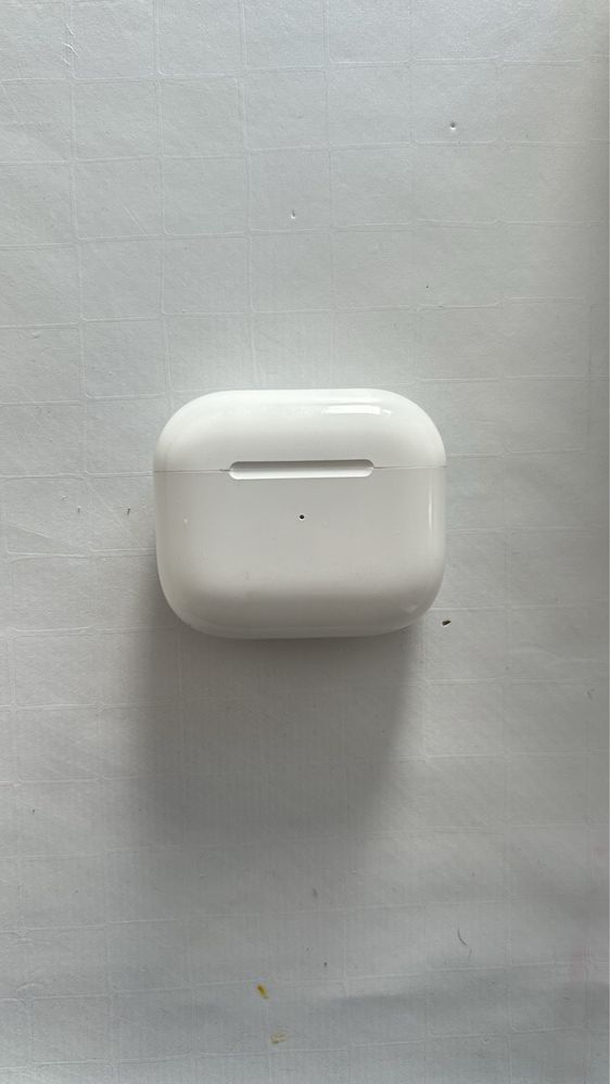 Apple AirPods 4 Fake
