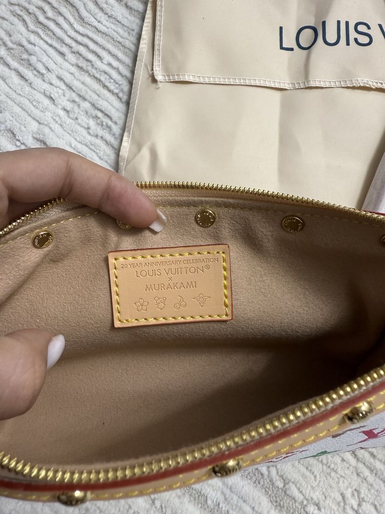 Сумочка клатч LV Louis Vuitton 2025