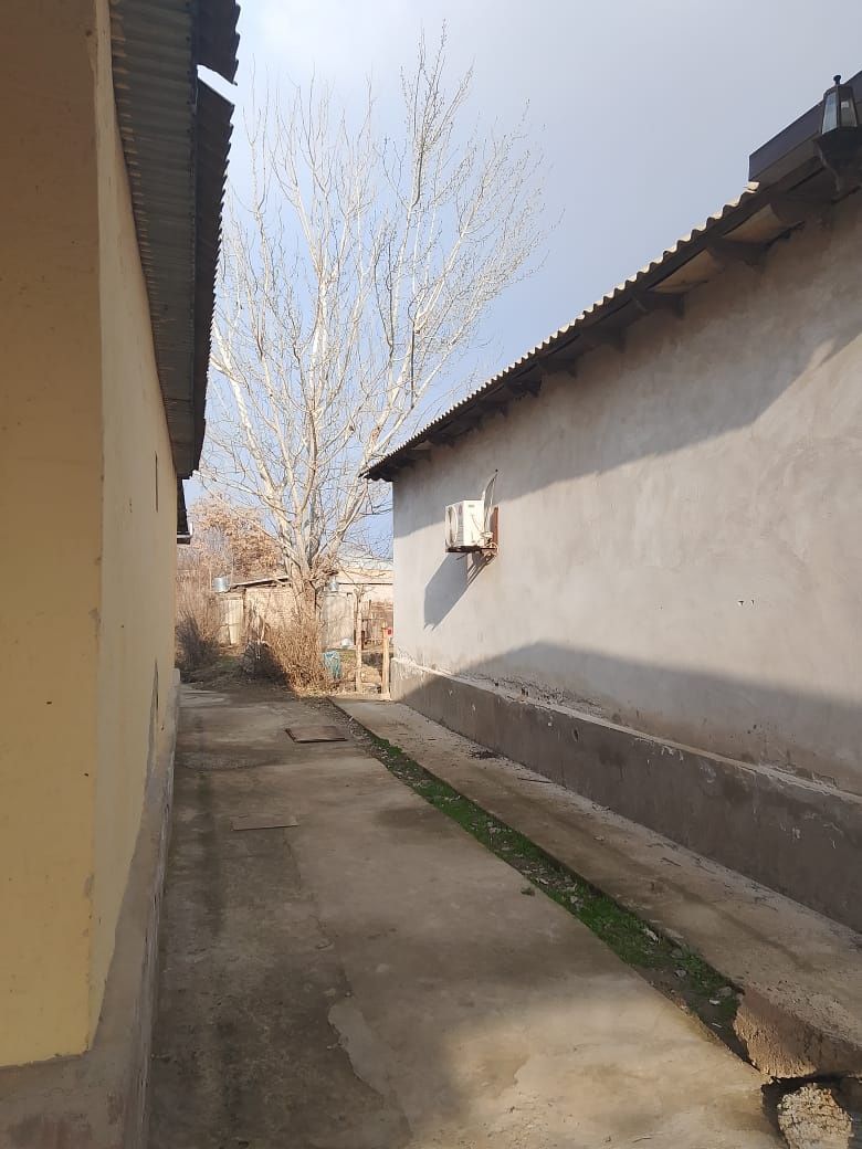 Үй сатылады 8бөлмелі үлкен үй