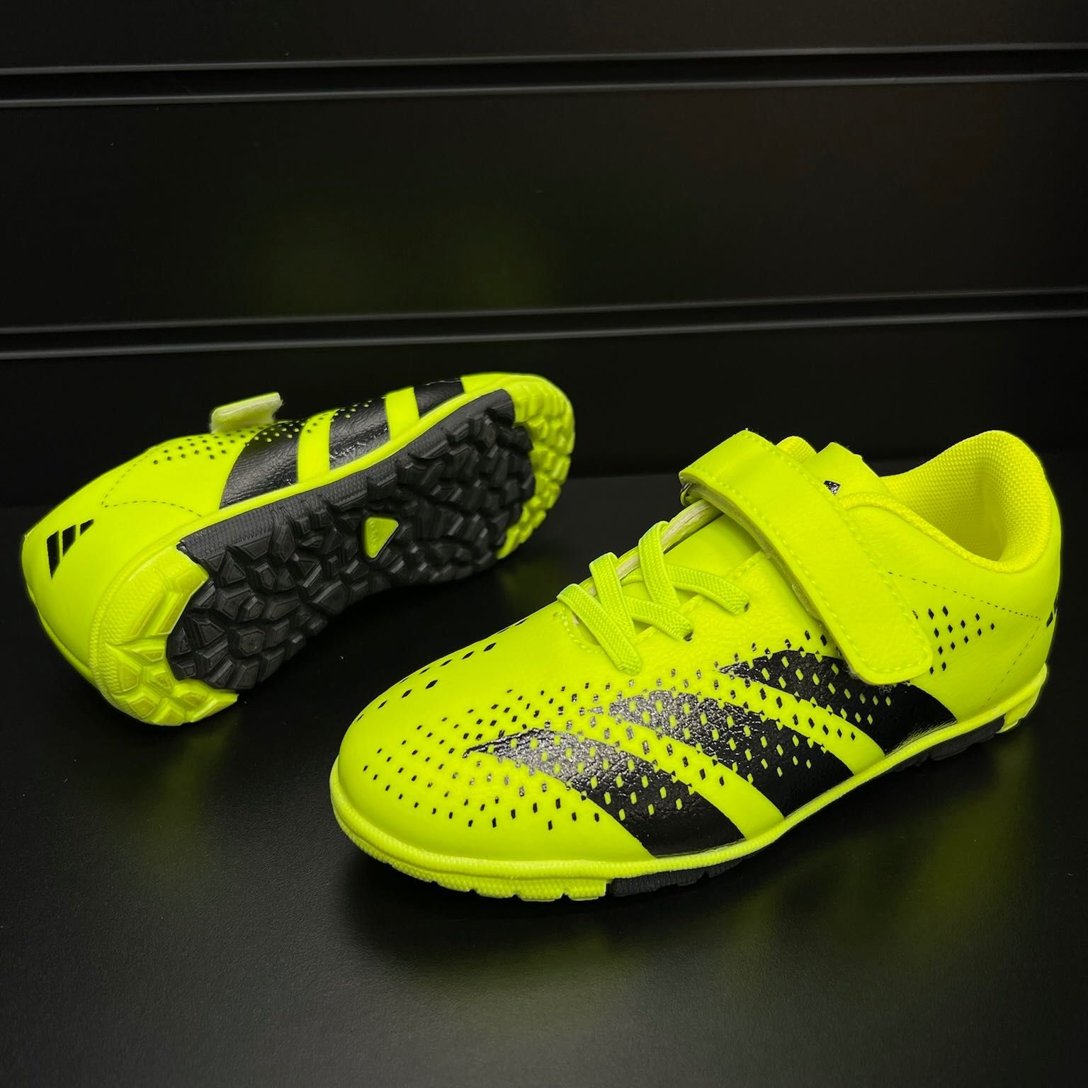Детские бутсы/сороконожки Adidas Predator на липучке 27-32 размера