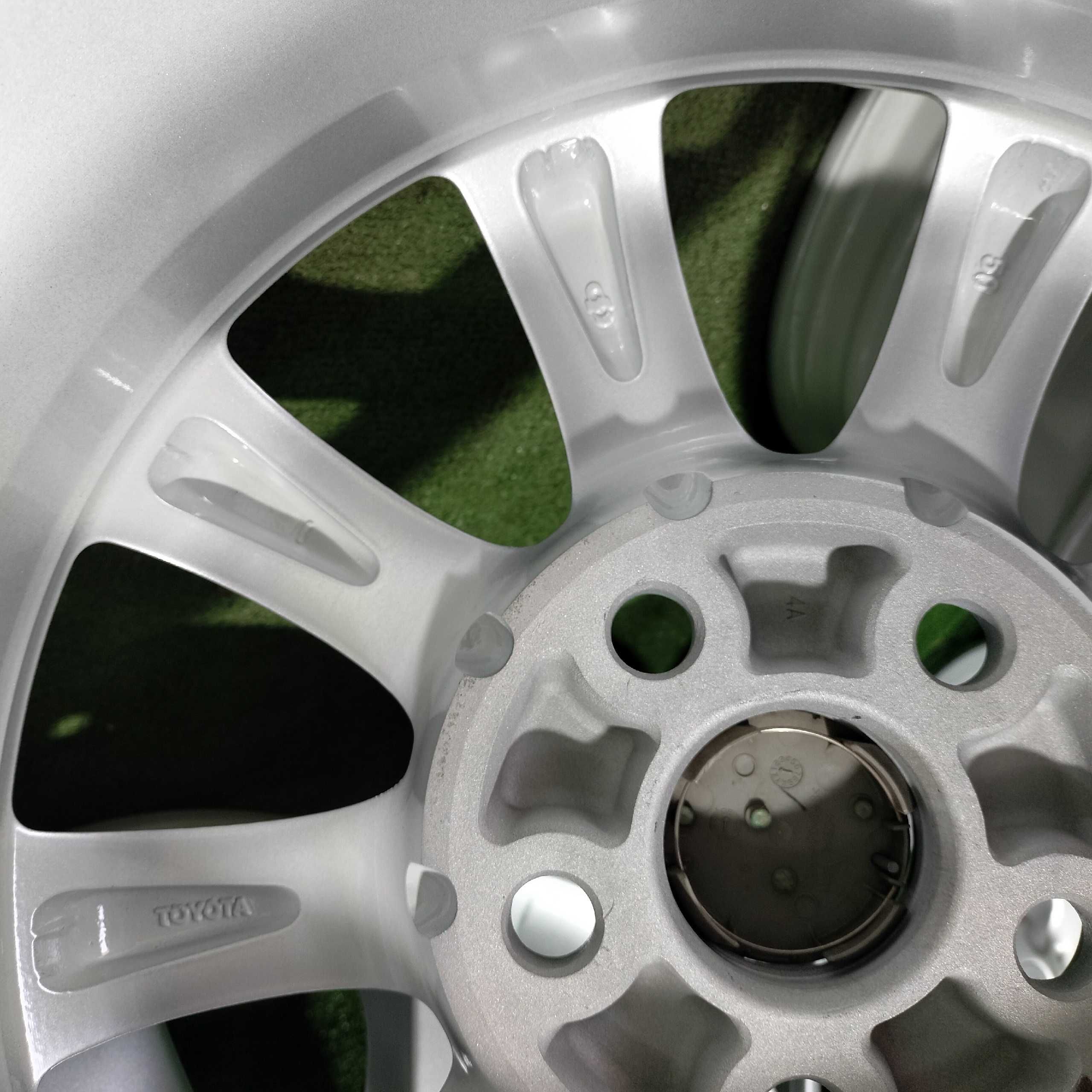 Продам Диски оригинал Lexus R16 6,5J PSD 5x114.3 ЦО 61 ET45 освежен