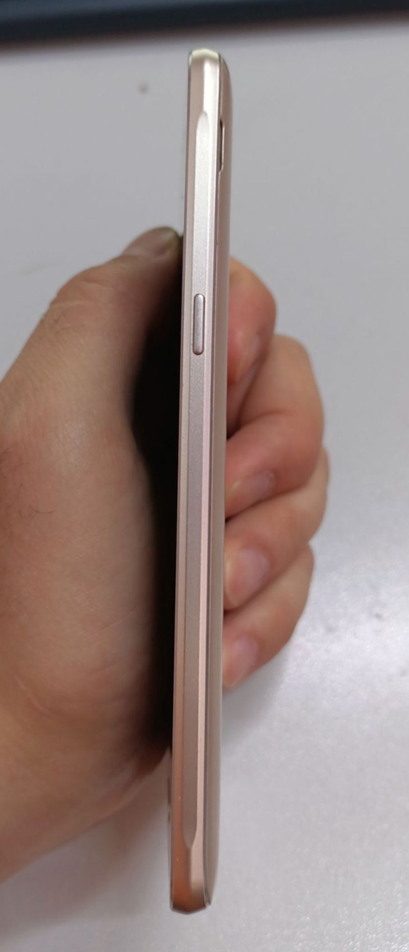 Продам смартфон Samsung Galaxy J5 2016 SM-J510FN/DS