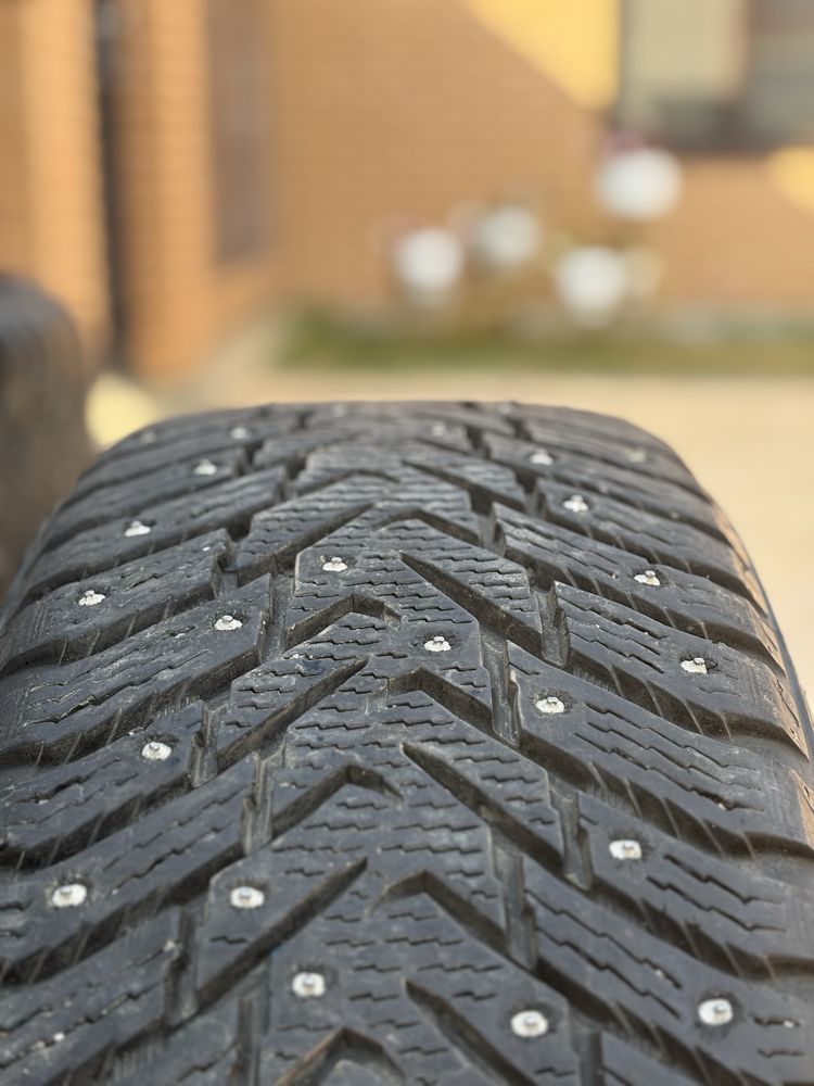 Продам 235 55 R19 зимние шипованные