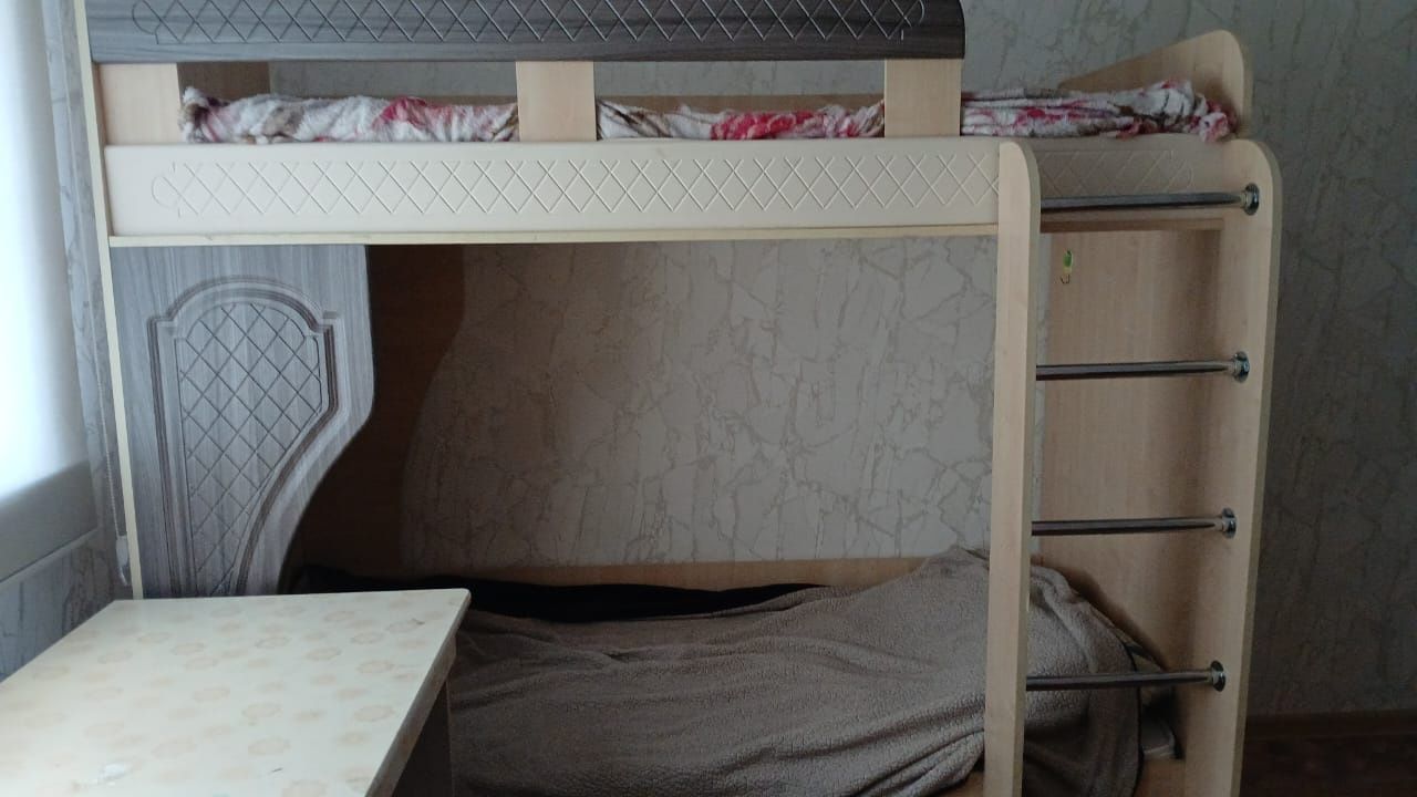 Продам двух ярусную кровать