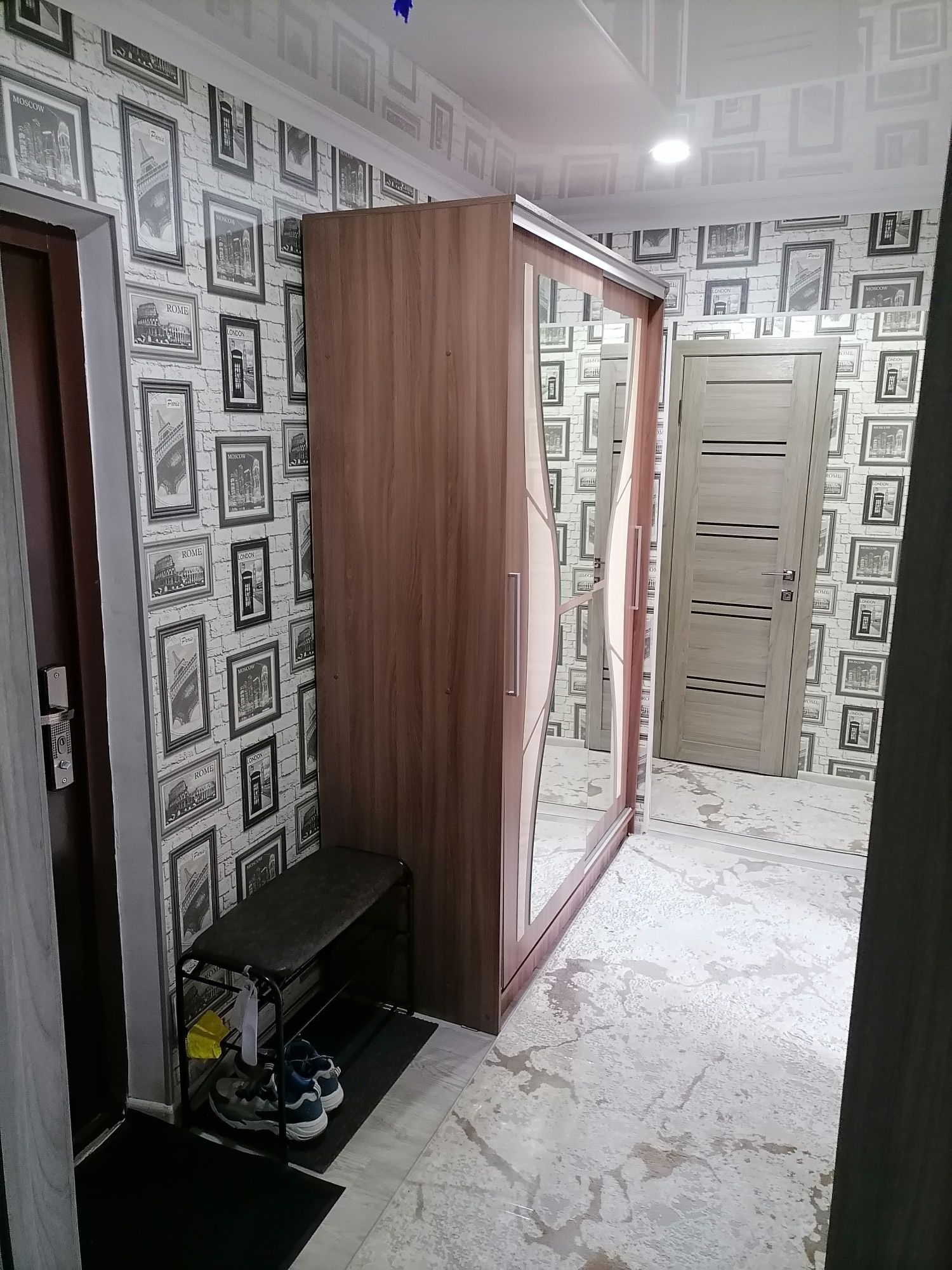 Продам двух комнатную квартиру