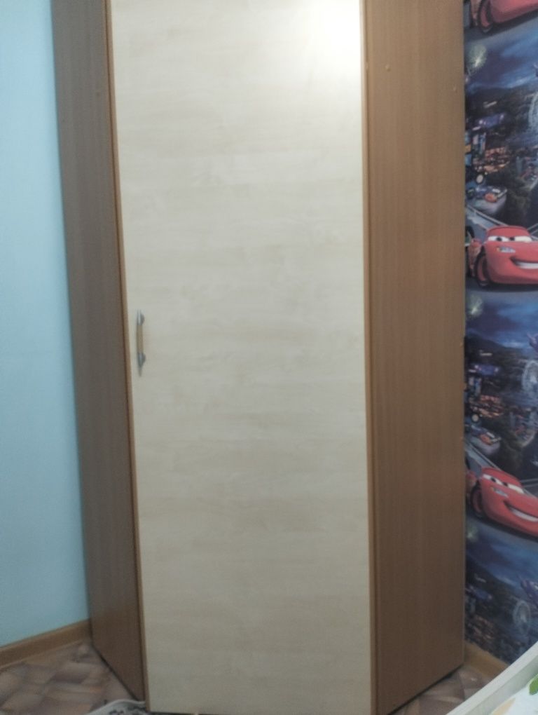 ,Продам угловой шкаф