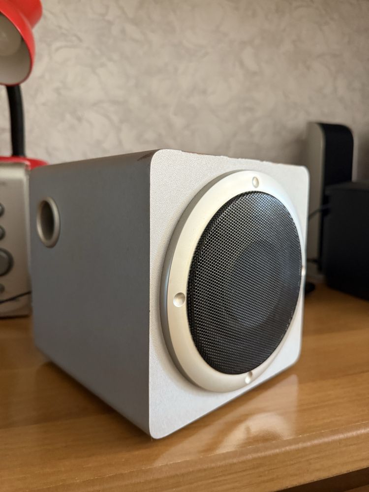 Продам акустическую систему Microlab 2.1