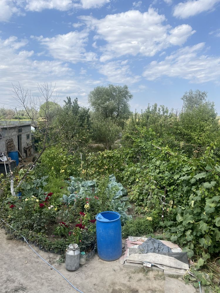 Продаётся дом с гаражом и баней