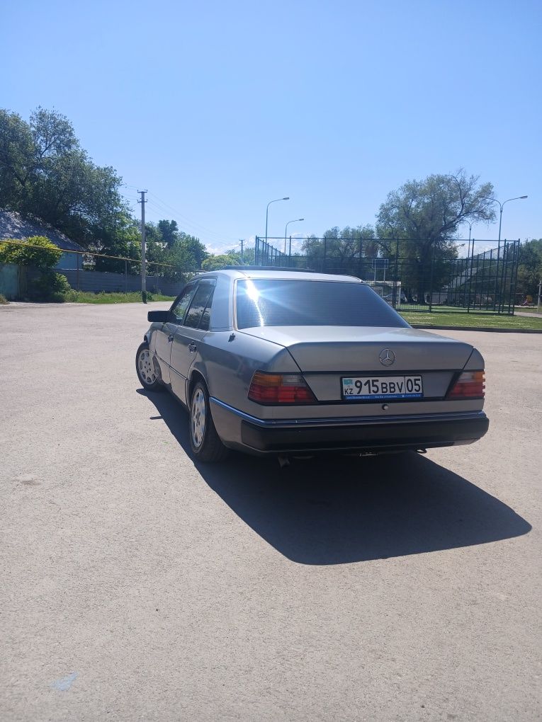 Продам мерседес 124 е230