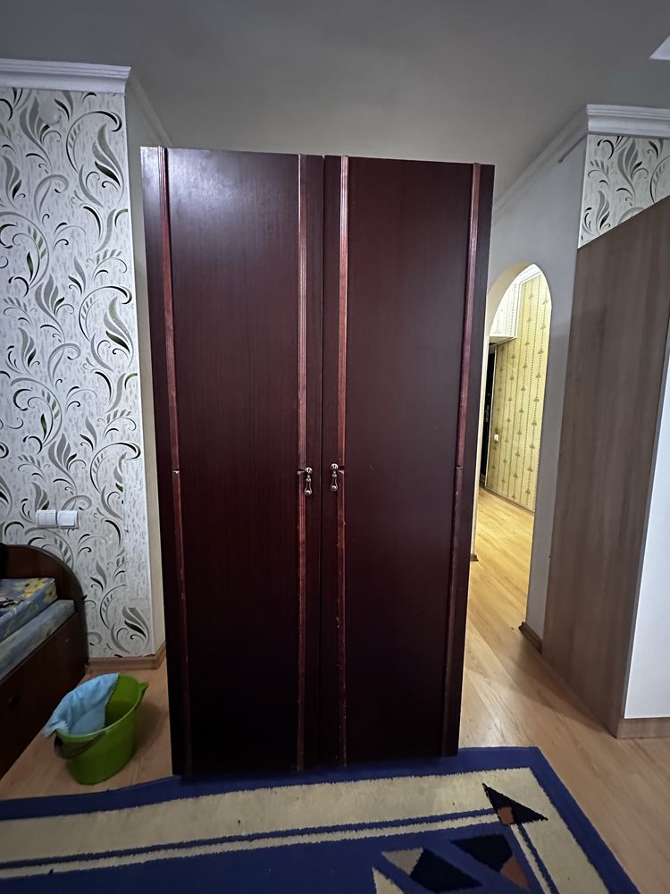 Продается шкаф и 3 тумбы (набор)