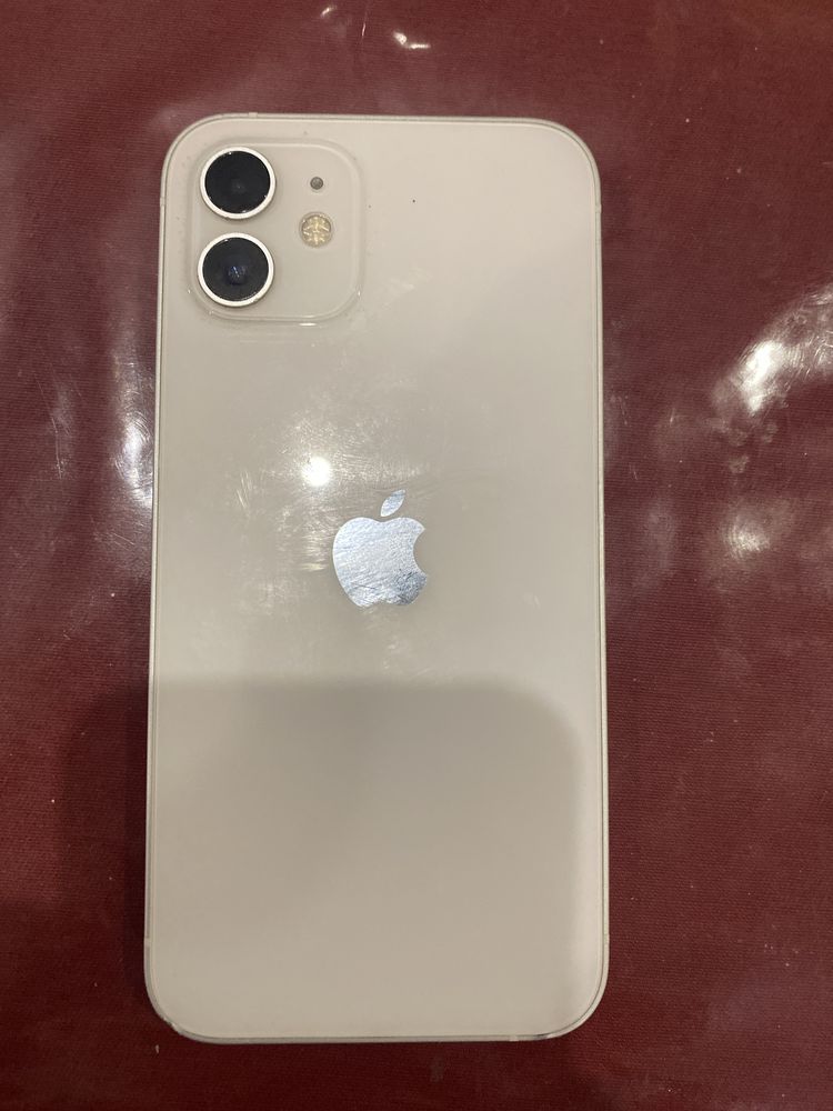 Iphone 12.