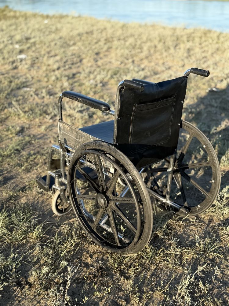 Продам инвалидную коляску.Идеальное состояние.Доставка бесплатно