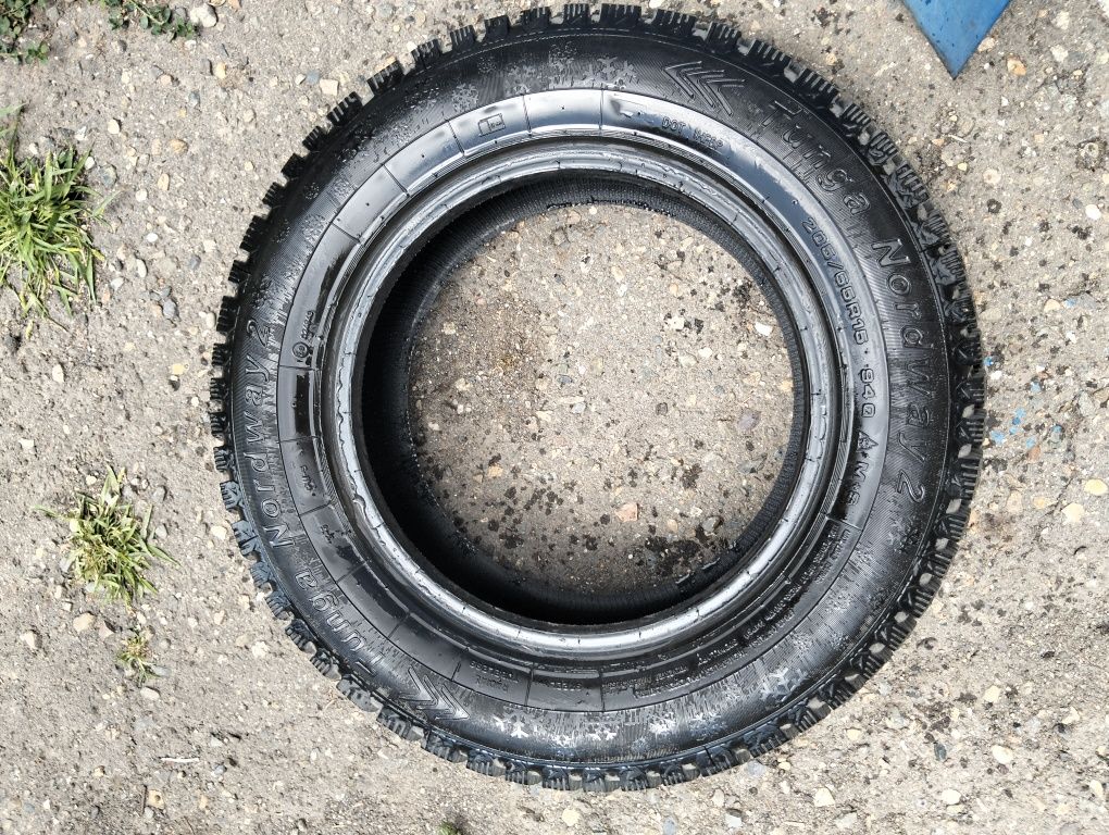 Шины зимние R15 в отличном состоянии