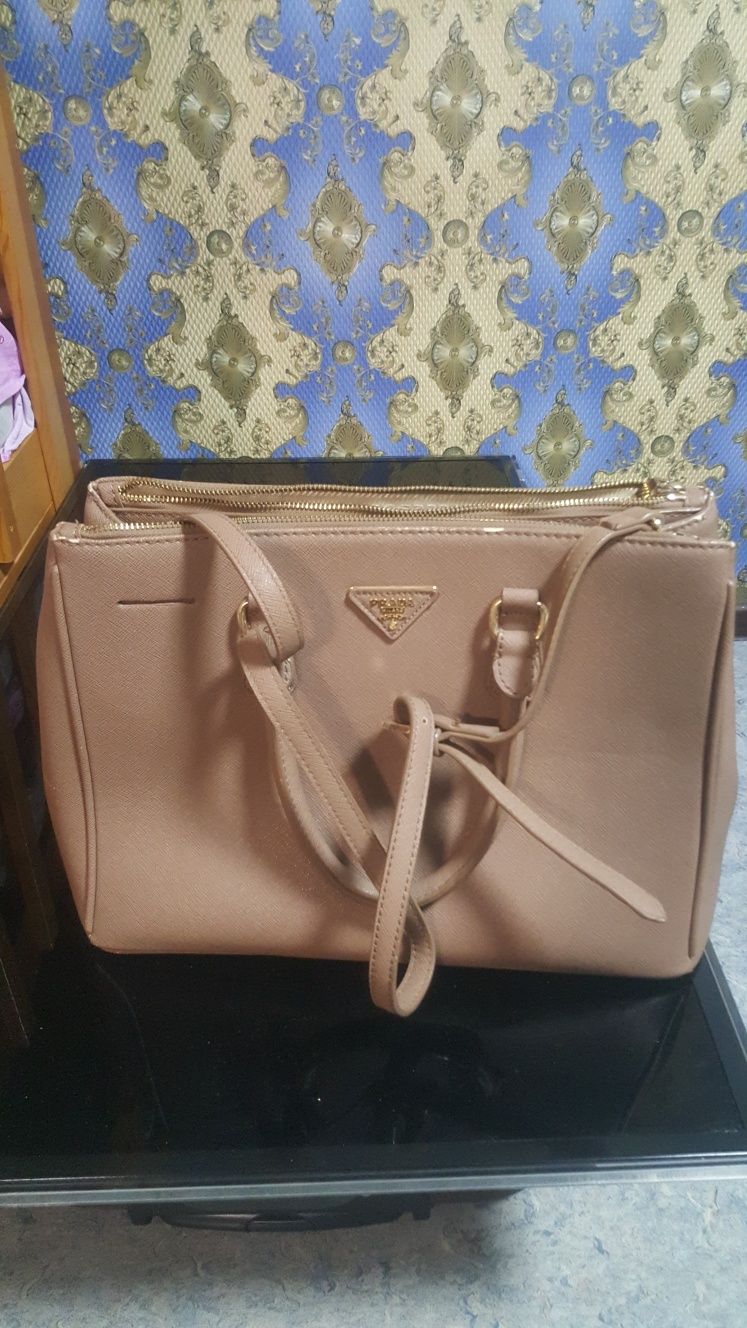 Сумка Prada большой размер