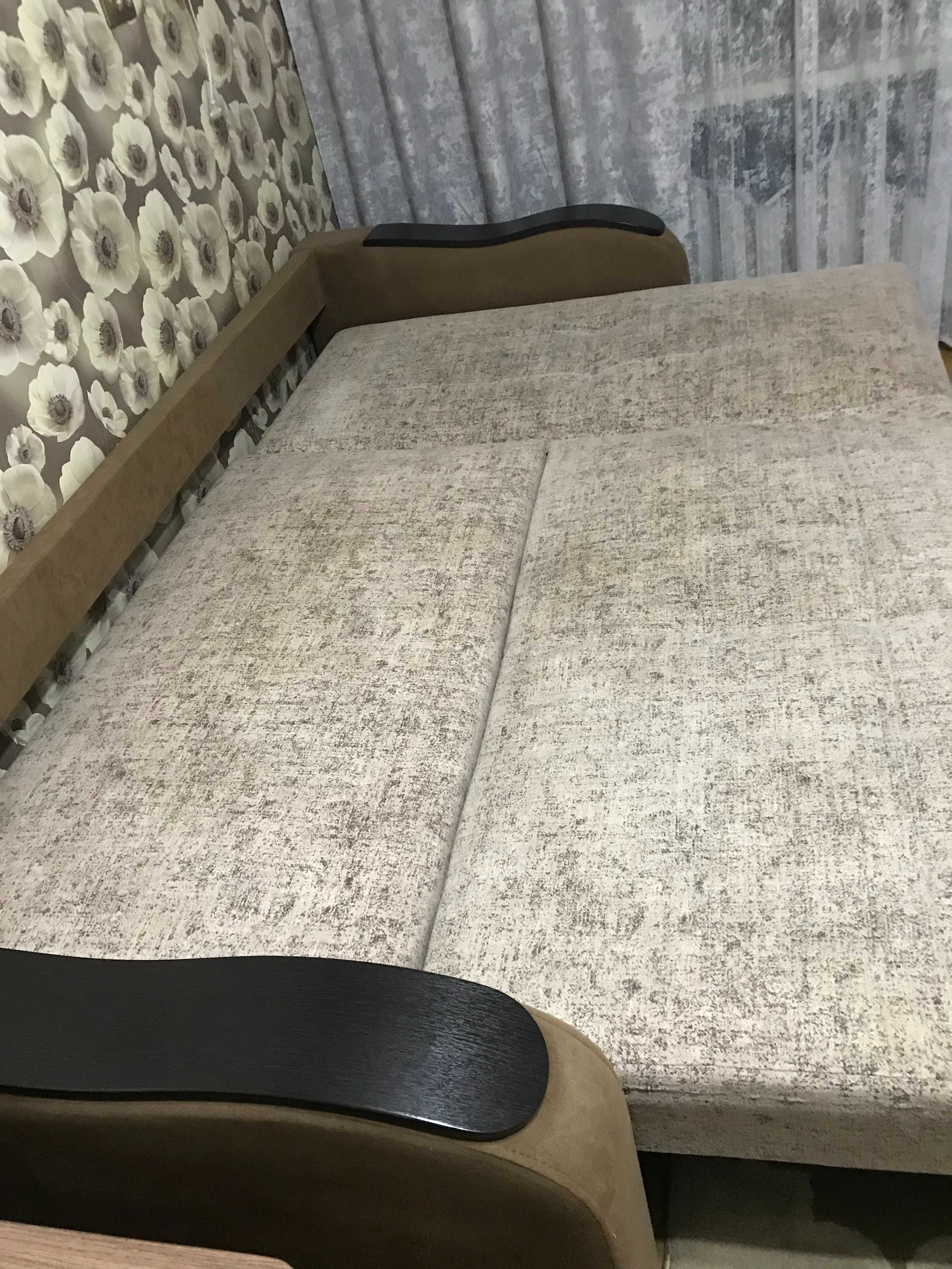 Мягкий уголок , угловой диван + кресло кровать в хорошем состоянии