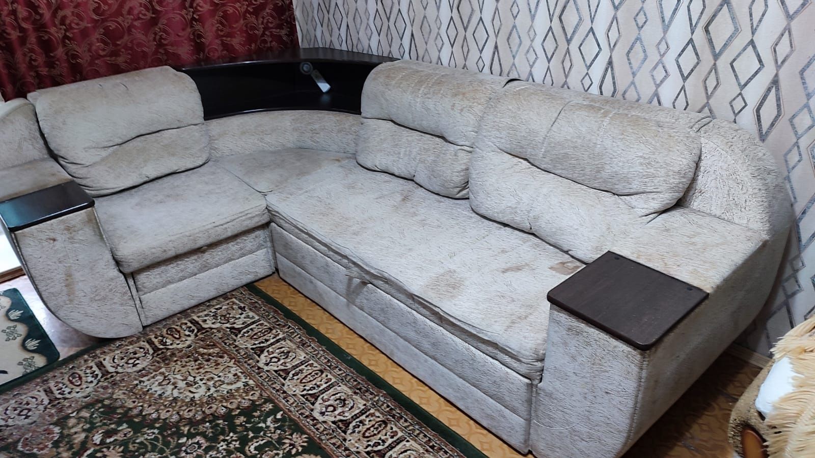 Диван угловой продам