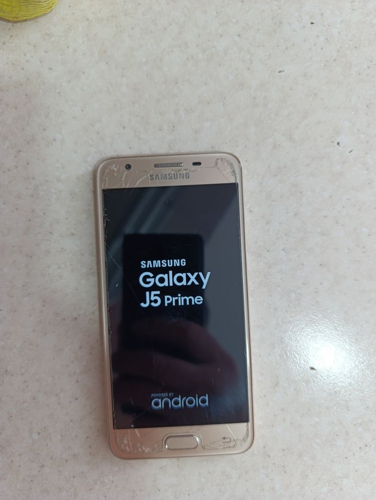 Продам телефон "SAMSUNG J-3"