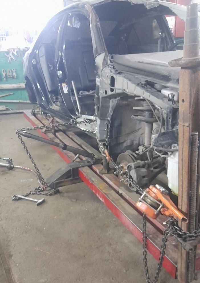 Услуги кузовной ремонта авто после ДТП  кастоправ  покраска авто маляр