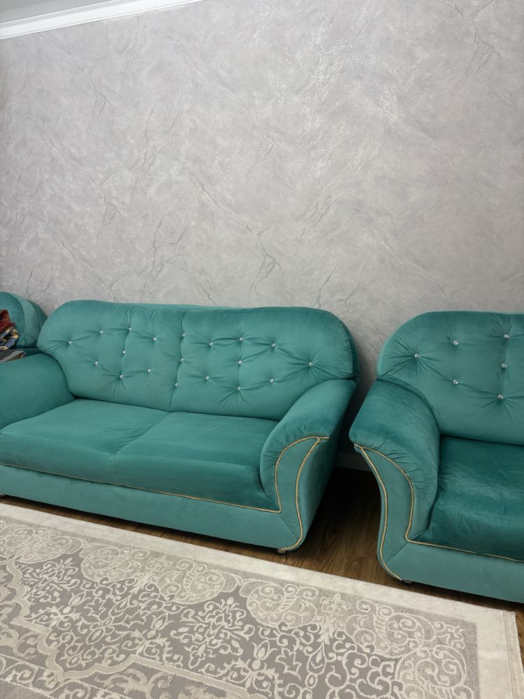 Продам диван и 2 кресла рядом