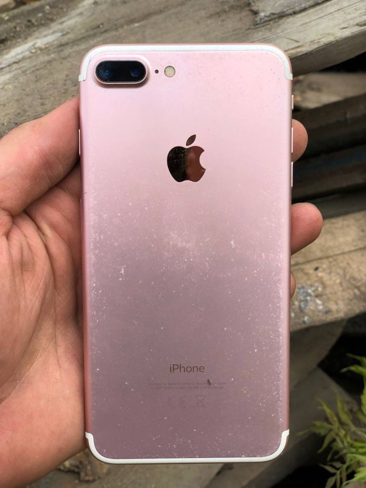 Продам Айфон 7 +