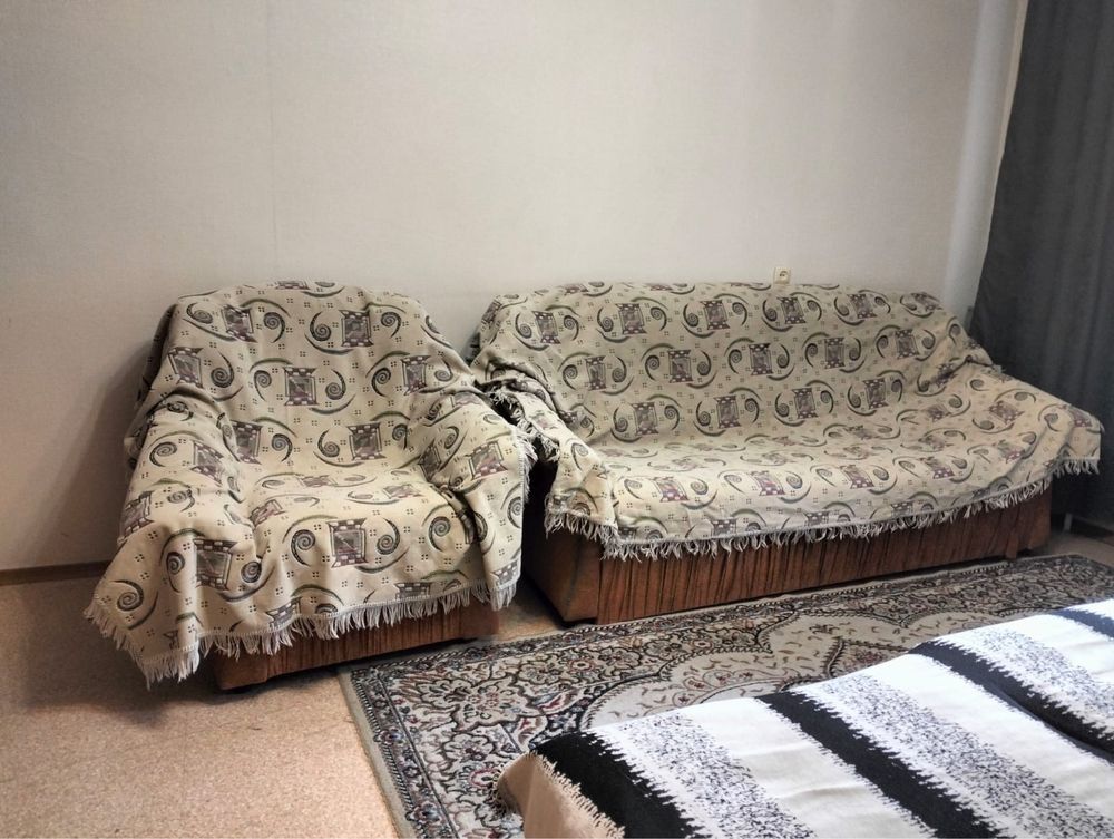 Отдам даром диван и кресло