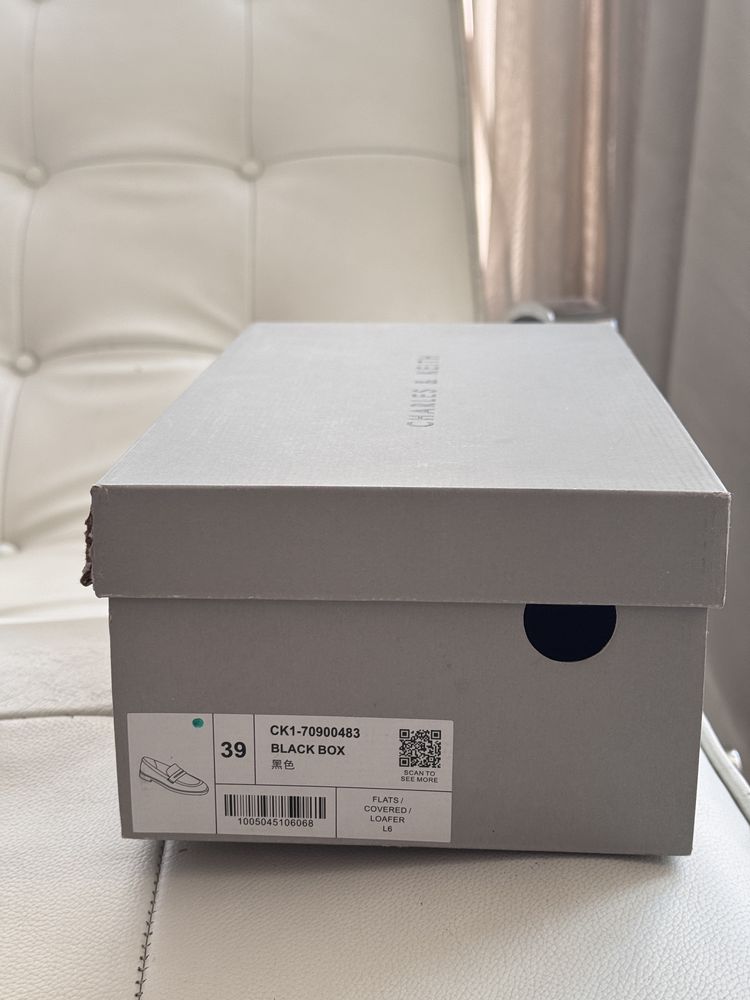 Лоферы Charles & Keith 39