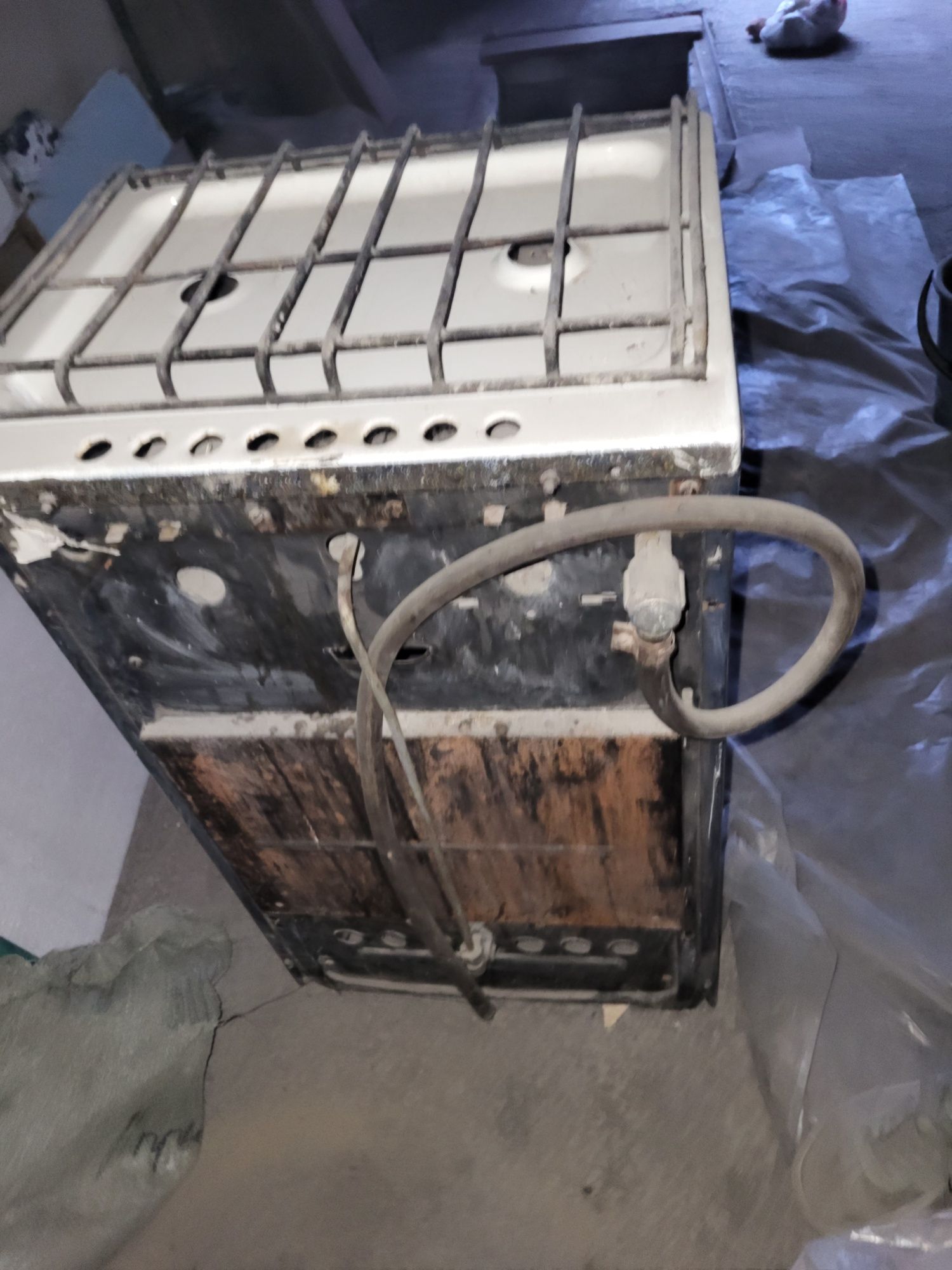 Продам рабочую газовую плиту. Самовывоз