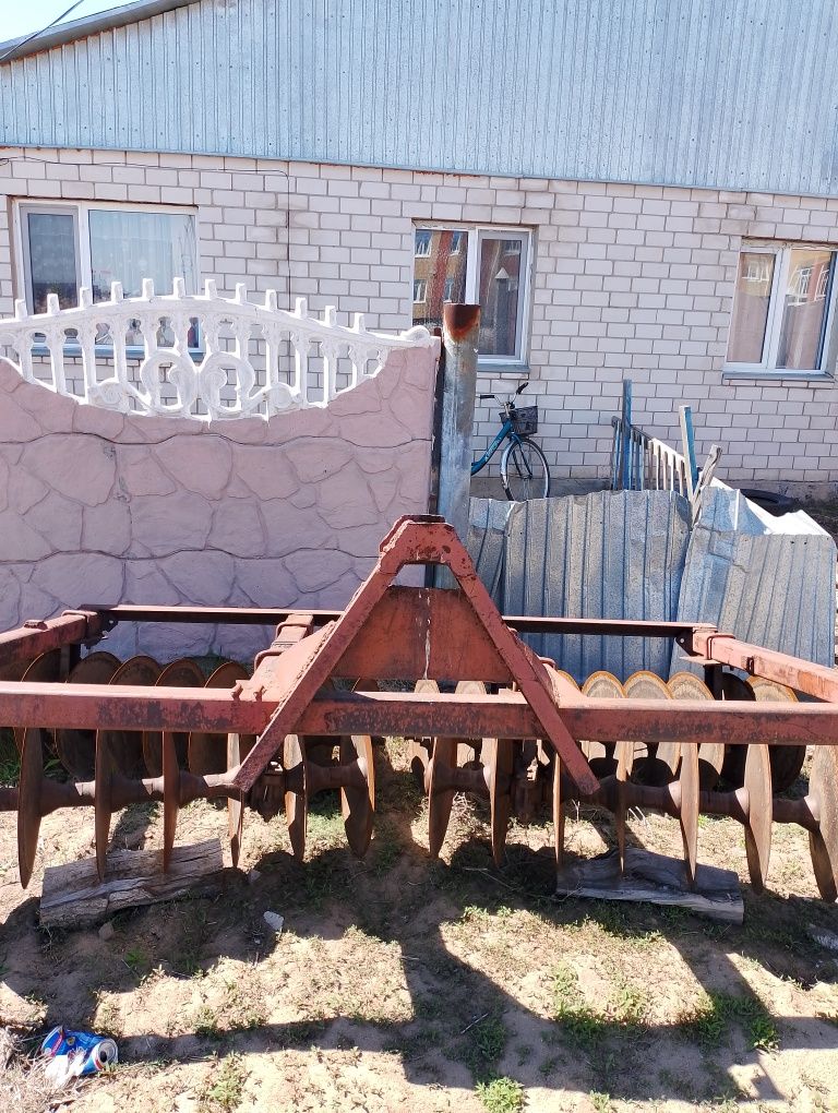 Продам:
Трактор МТЗ 80
Телегу
Нож к трактору
Клин для уборки моркови
Б