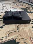 Xbox one X 1tb 2 джойстика