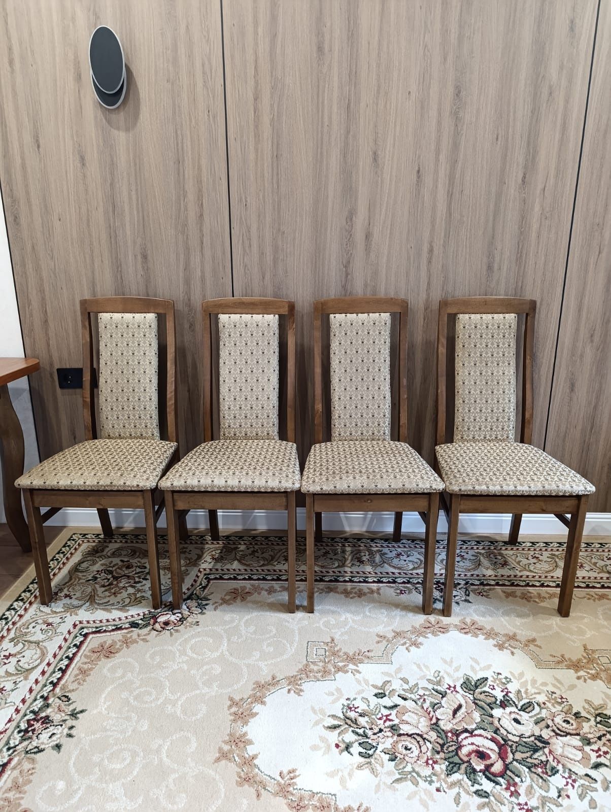 Продам стол и 4 стула