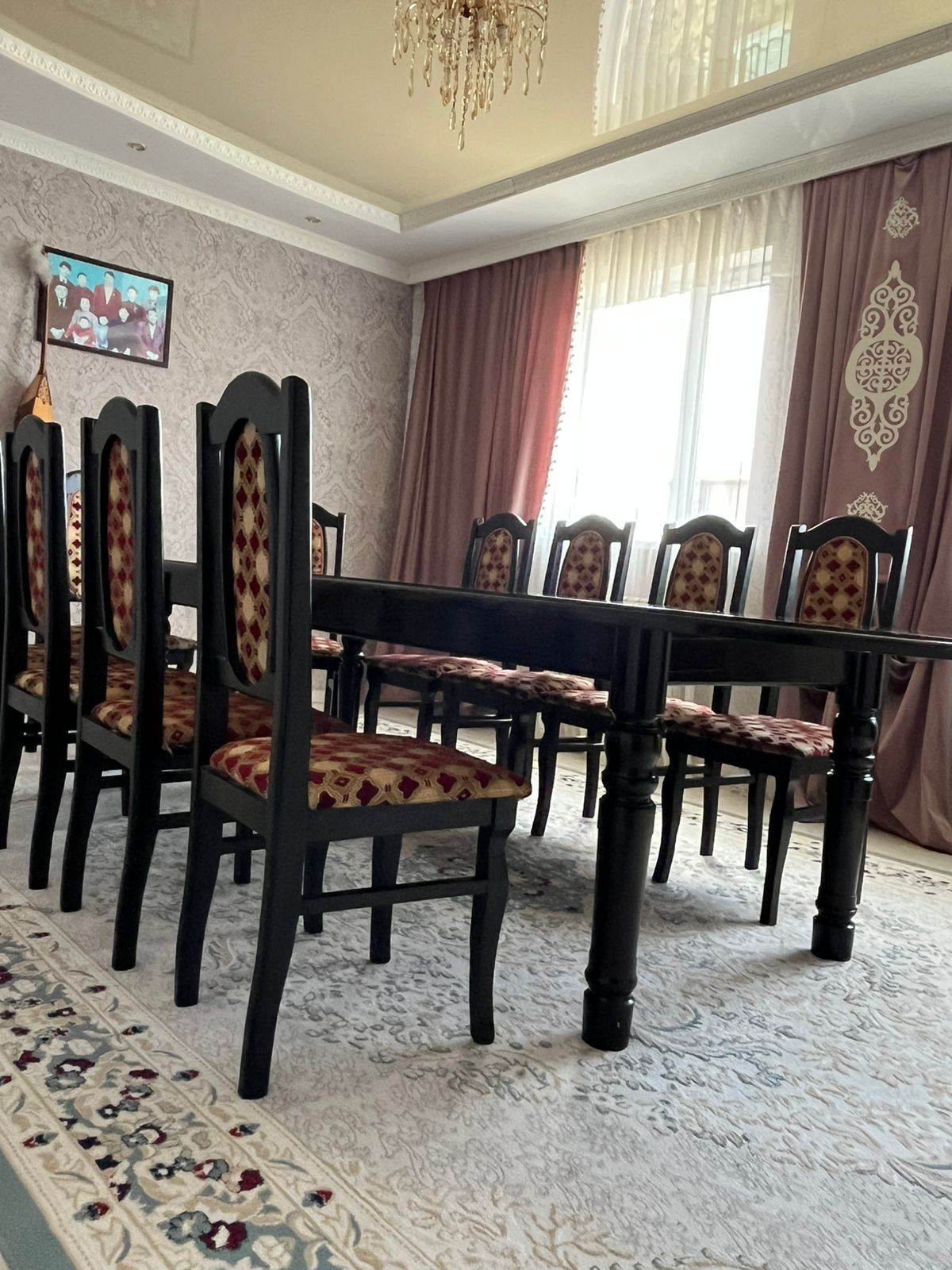 Стол со стульями