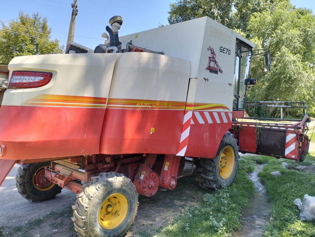 Продам комбайн в хорошем состояние