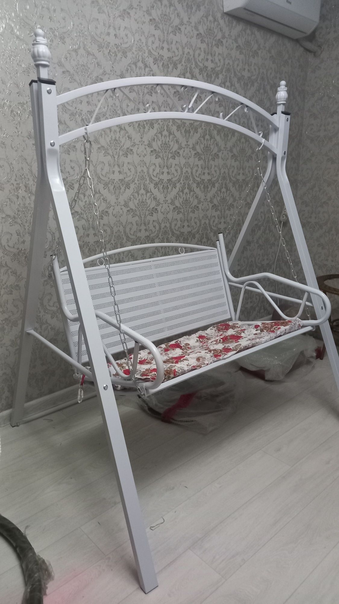 Качеля для сада белый