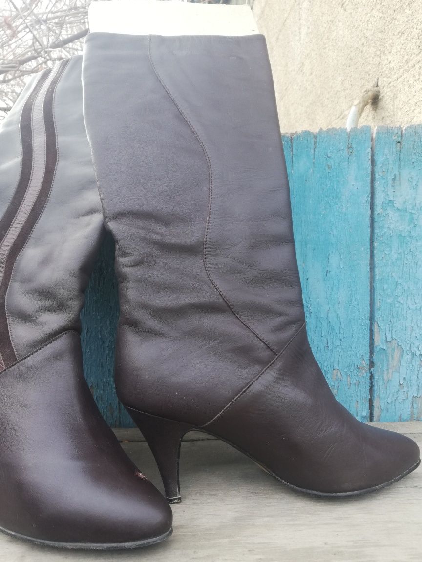 Продаются женские сапоги р.р 38,за 2500т