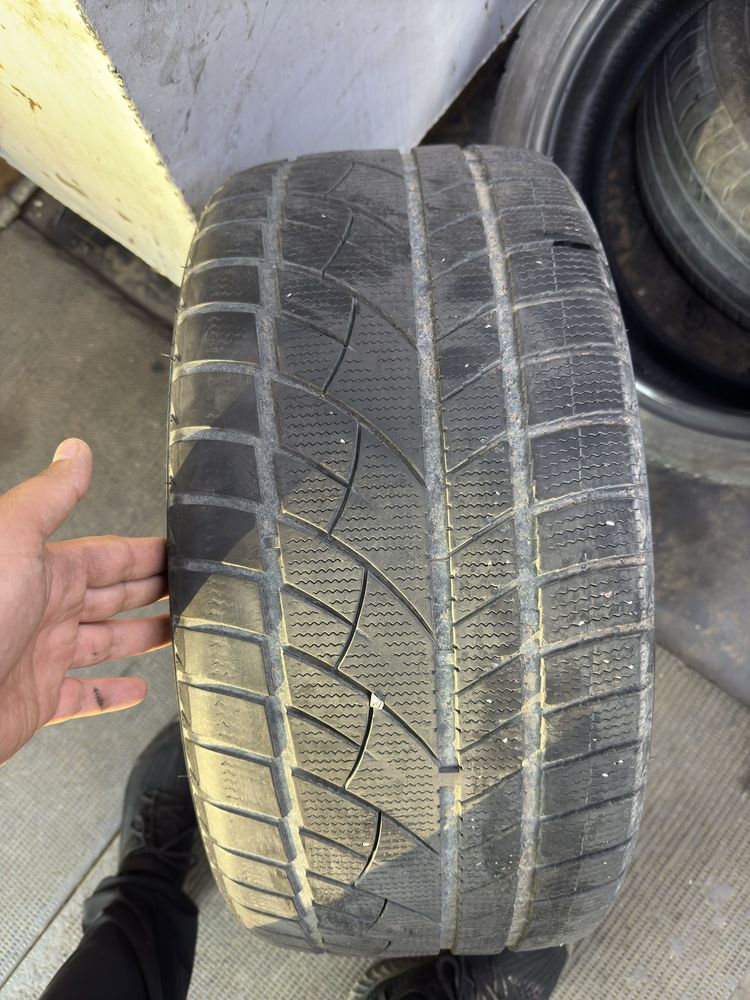 Продам шины 245/40/18