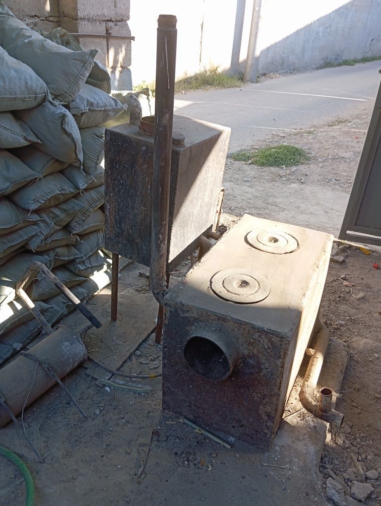 Продам 2 печи газовый и угольный!
