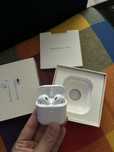 AirPods with Wireless Charging Case
