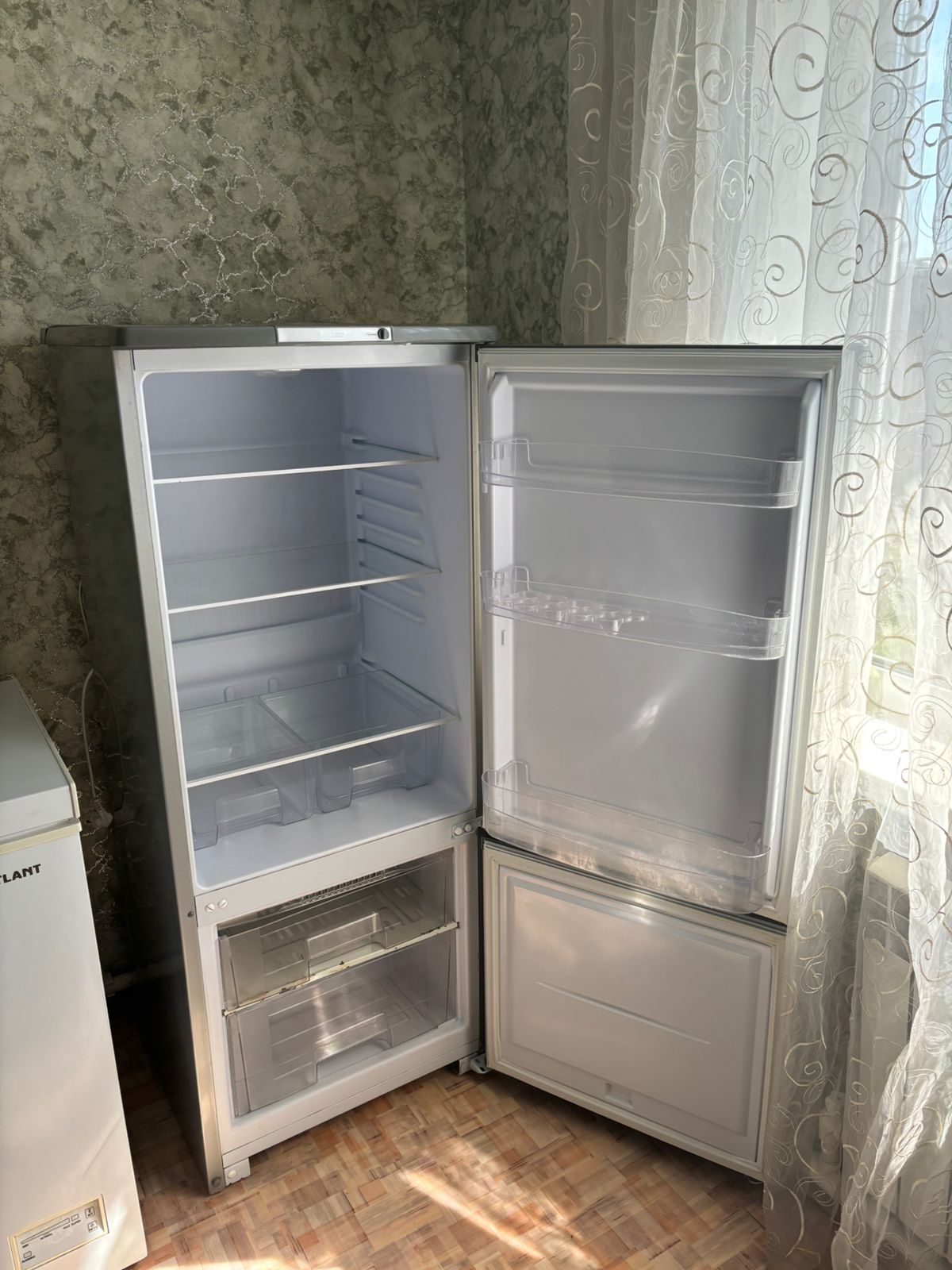 Продам холодильник