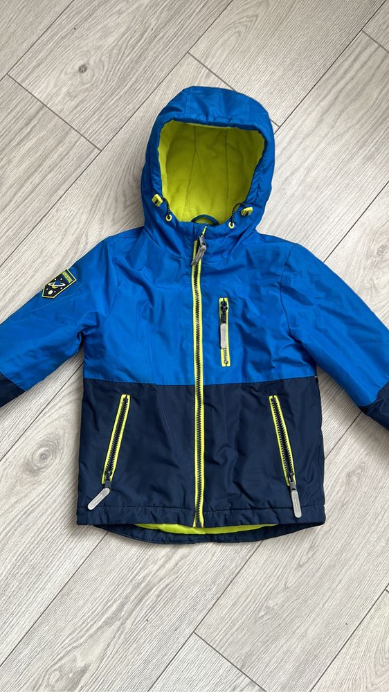 Продам куртку размер 98