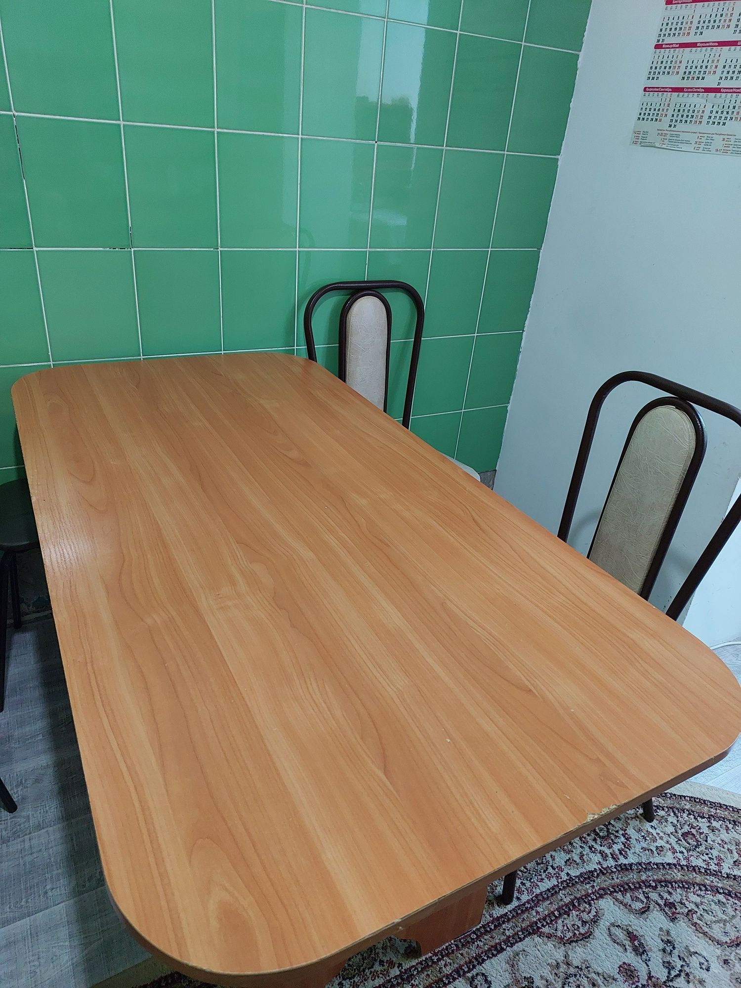 Продам Стол для кухный размер Длина 140.Ширина 70.