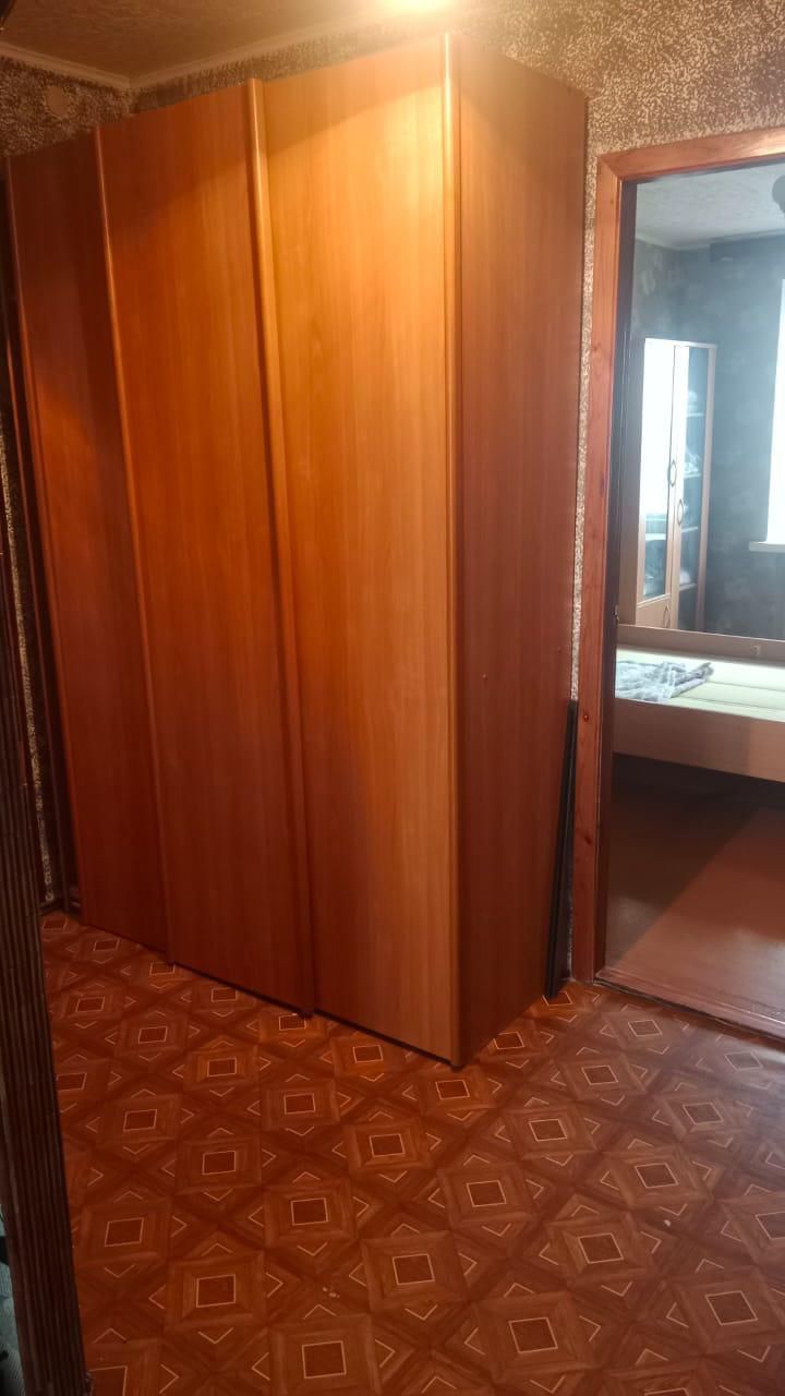 Продам прихожую и диван