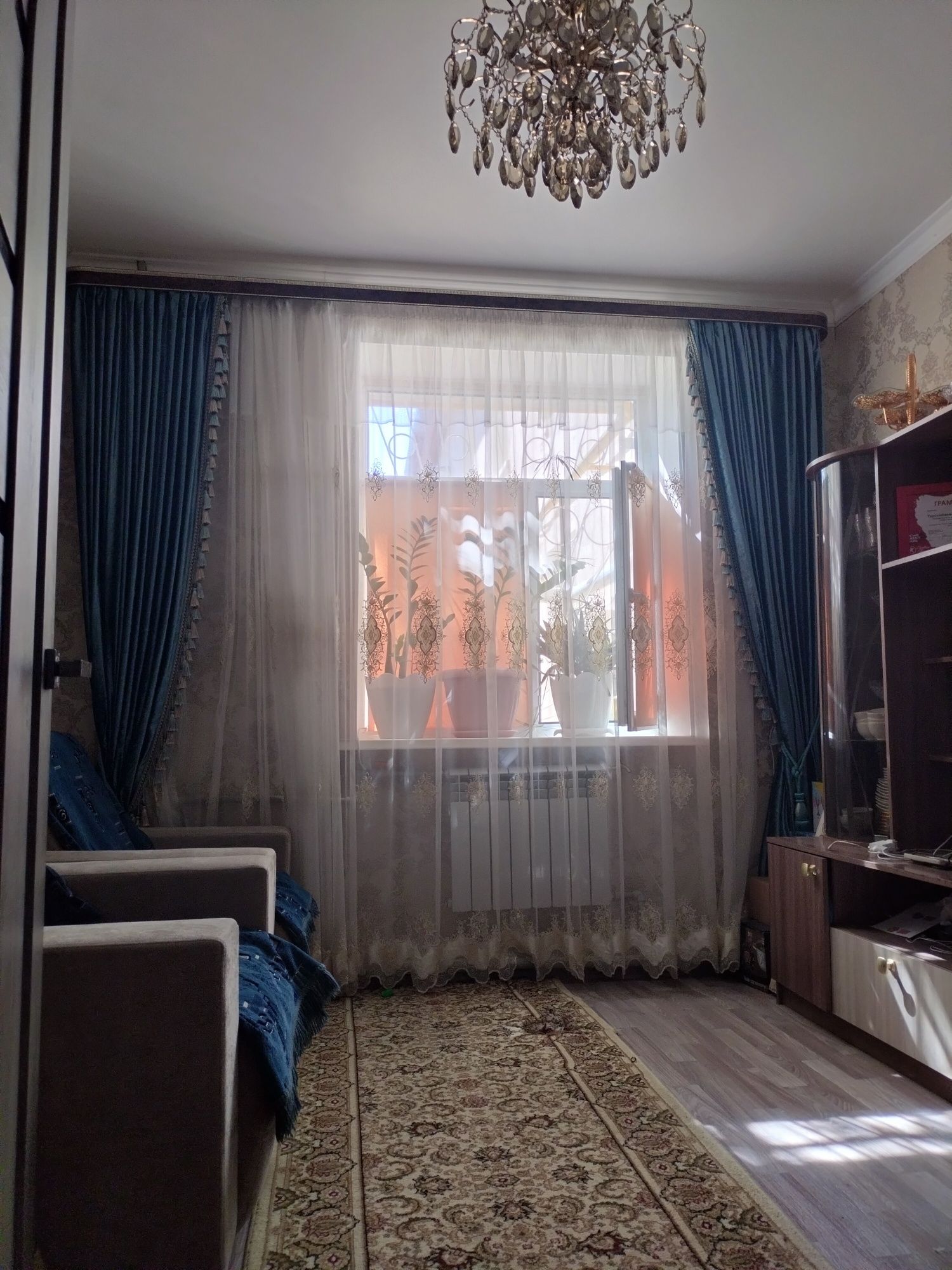 Орталықта 4-бөлмел іпәтер сатамын.. Продам 4-х комнатн