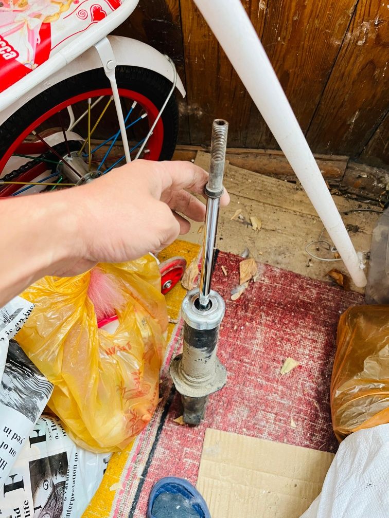 Продам стойки передние и задние